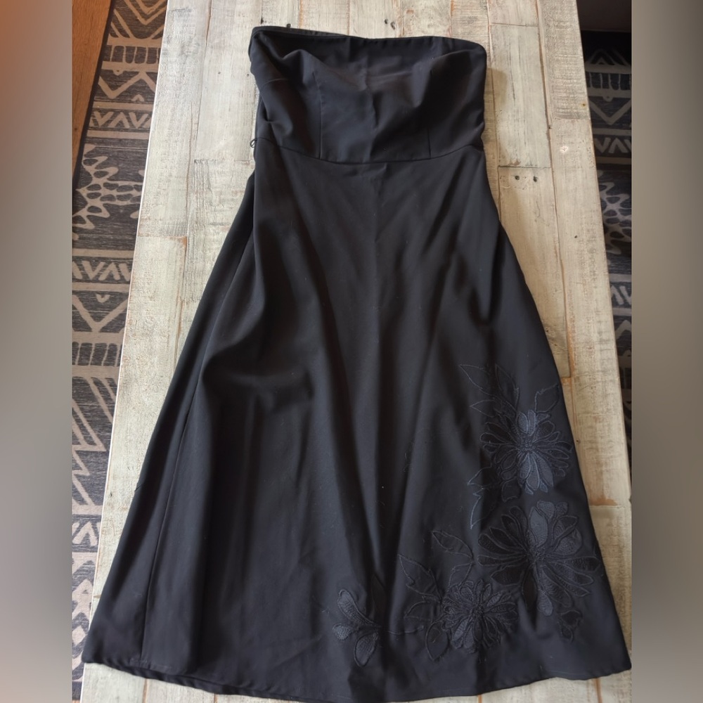 Express Strapless Black A-Line Dress w/ Floral Embroidery | Size 6